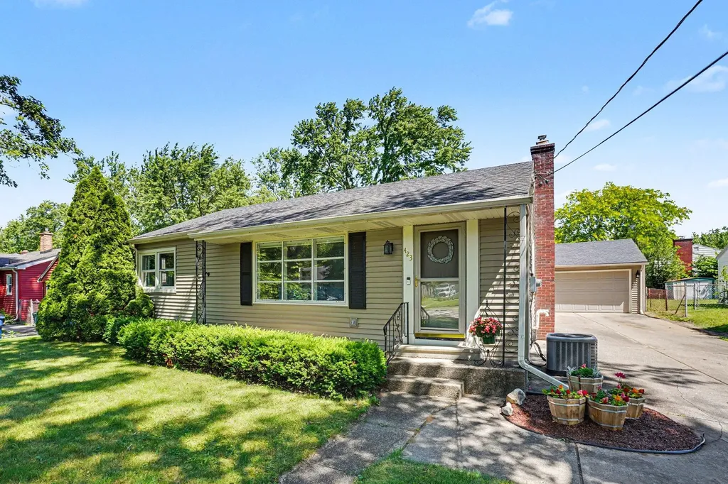 423 E Glenguile Street Parchment City MI 49004