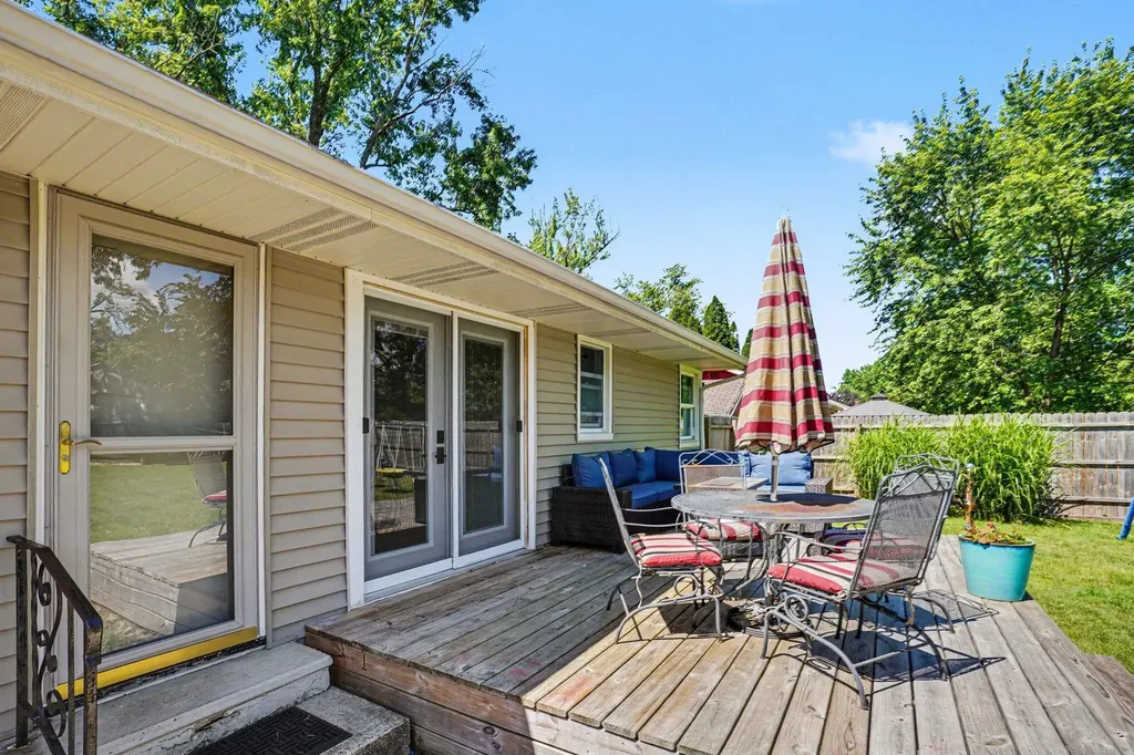 423 E Glenguile Street Parchment City MI 49004