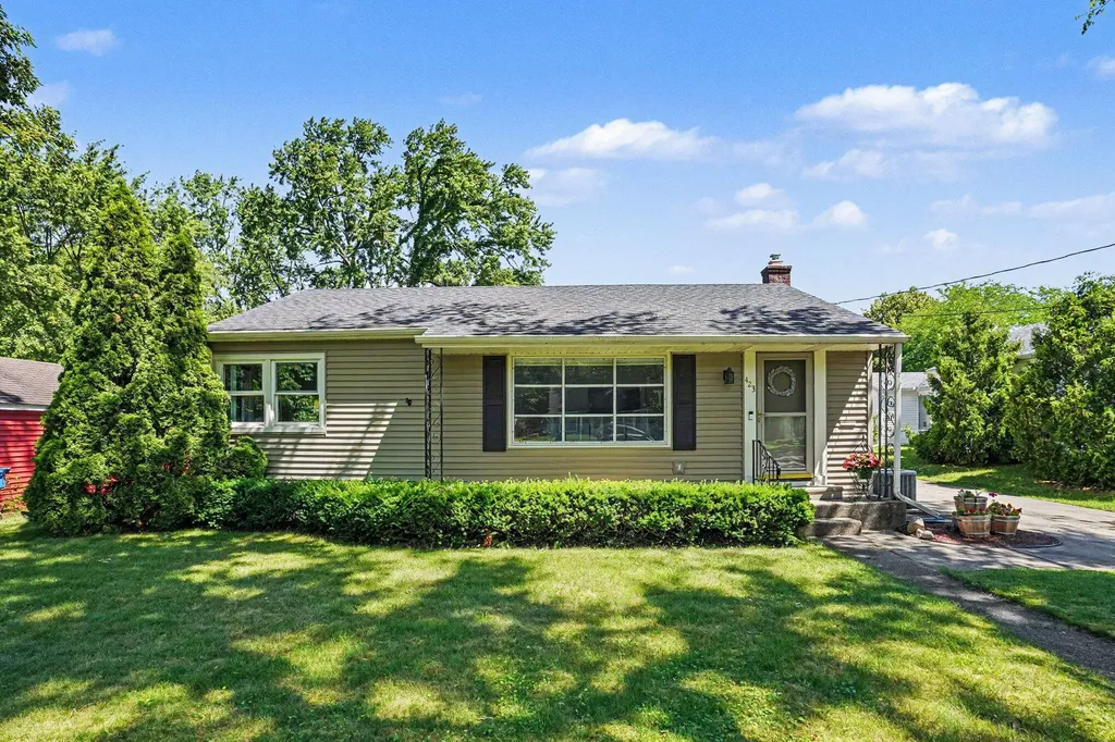 423 E Glenguile Street Parchment City MI 49004