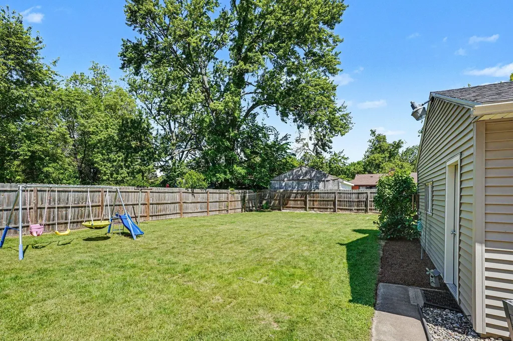 423 E Glenguile Street Parchment City MI 49004