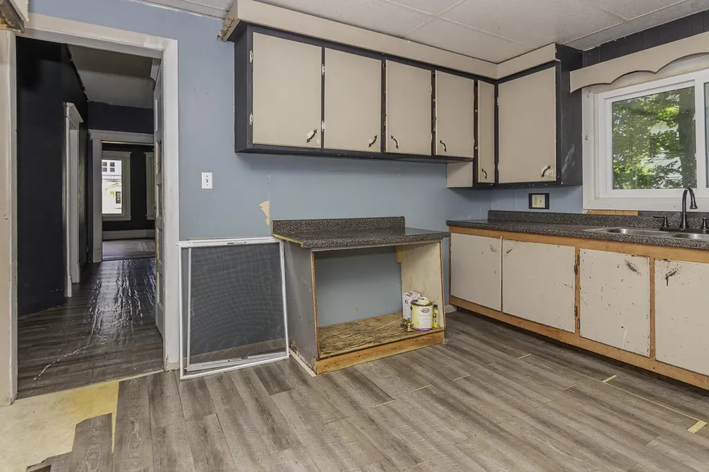 205 W Sherwood Street Decatur Village MI 49045