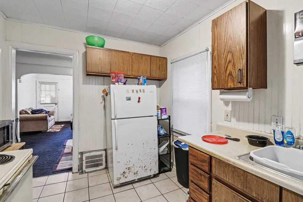 28438 Glenwood Street Inkster City MI 48141