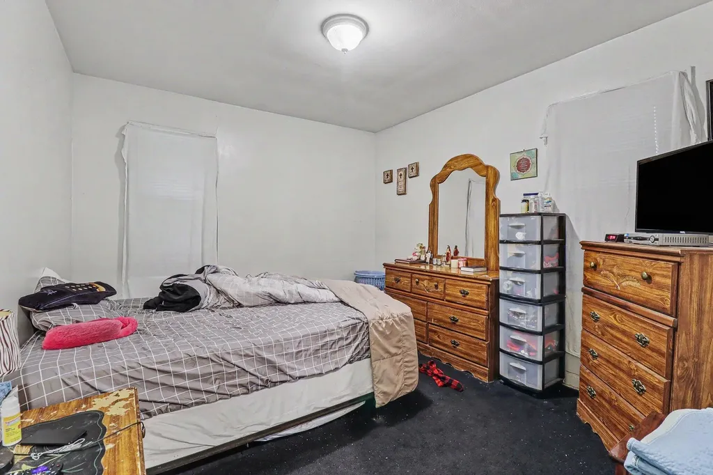 28438 Glenwood Street Inkster City MI 48141