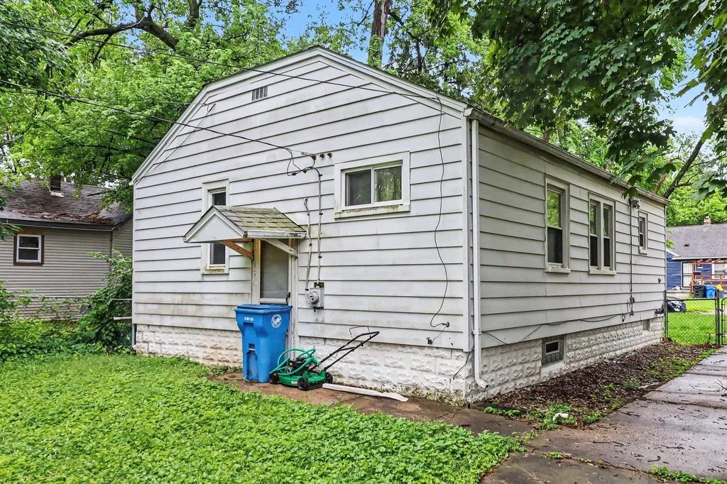 28438 Glenwood Street Inkster City MI 48141