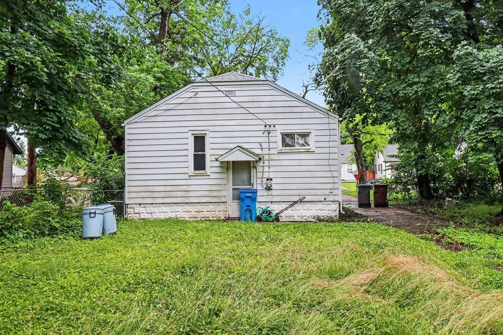 28438 Glenwood Street Inkster City MI 48141