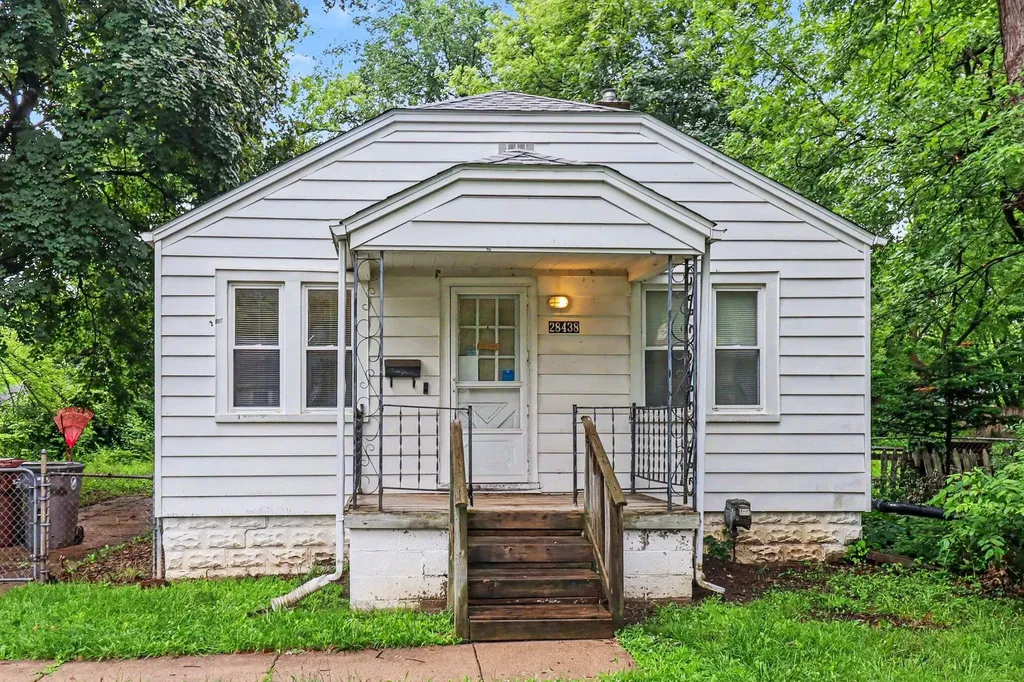 28438 Glenwood Street Inkster City MI 48141