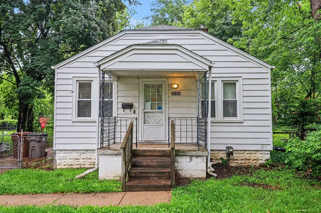 28438 Glenwood Street Inkster City MI 48141