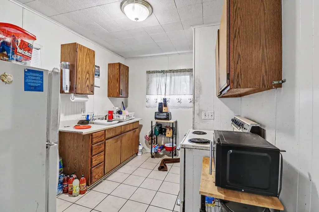 28438 Glenwood Street Inkster City MI 48141