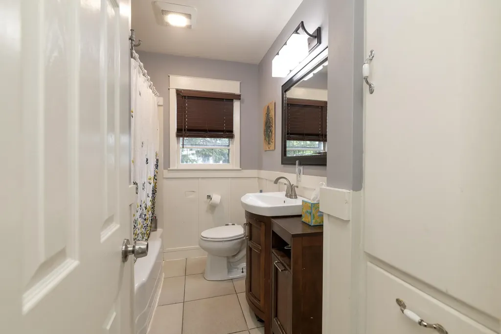 2022 Paddington Road Kalamazoo City MI 49001
