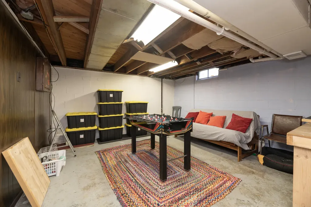 2022 Paddington Road Kalamazoo City MI 49001