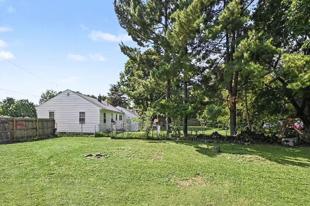 412 Merritt Street Charlotte City MI 48813
