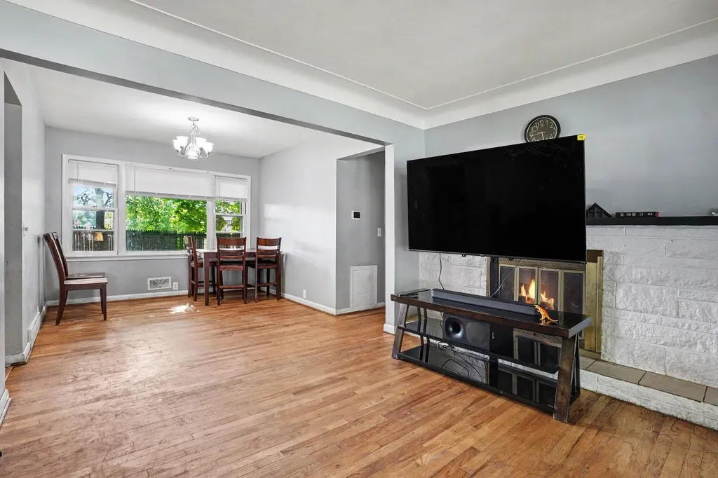1021 Farrell Avenue Kalamazoo City MI 49006