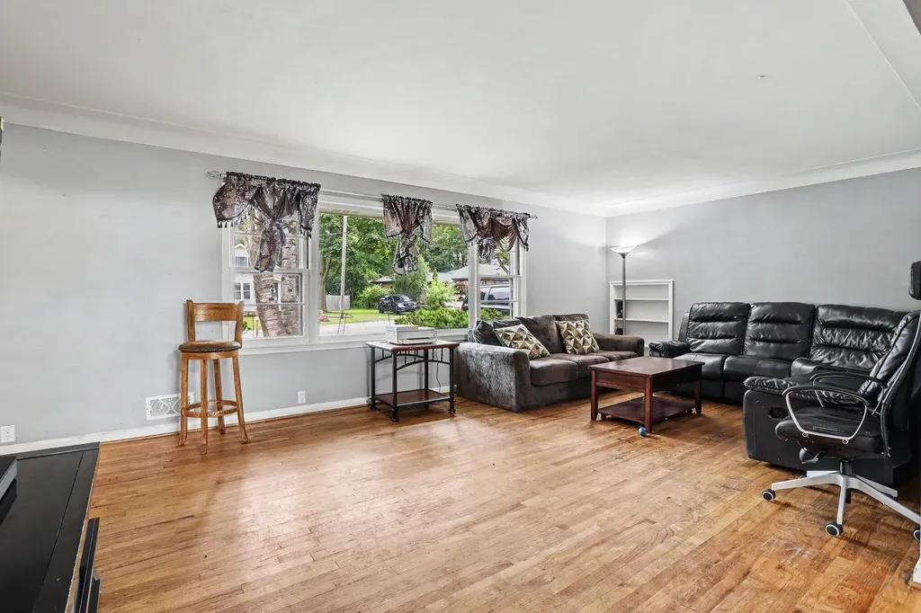 1021 Farrell Avenue Kalamazoo City MI 49006