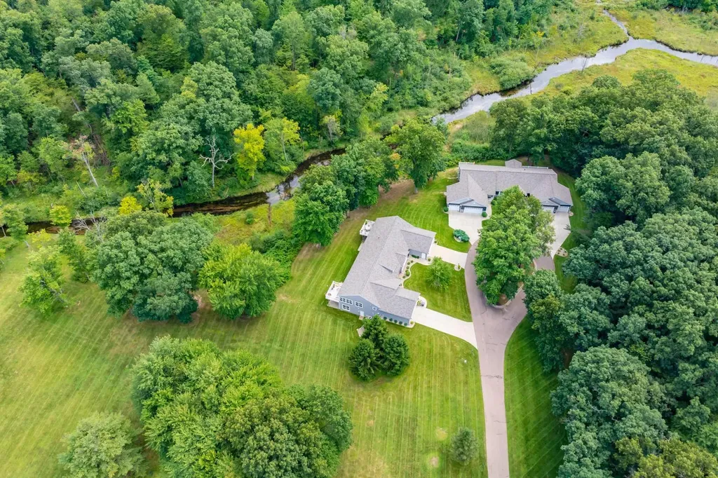2213 Hunters Pond Comstock Charter Township MI 49048