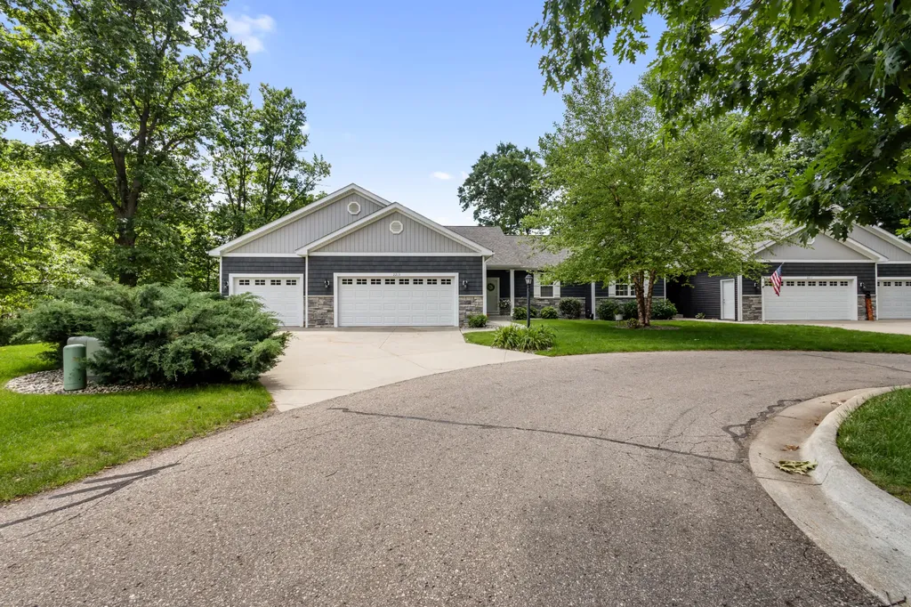 2213 Hunters Pond Comstock Charter Township MI 49048