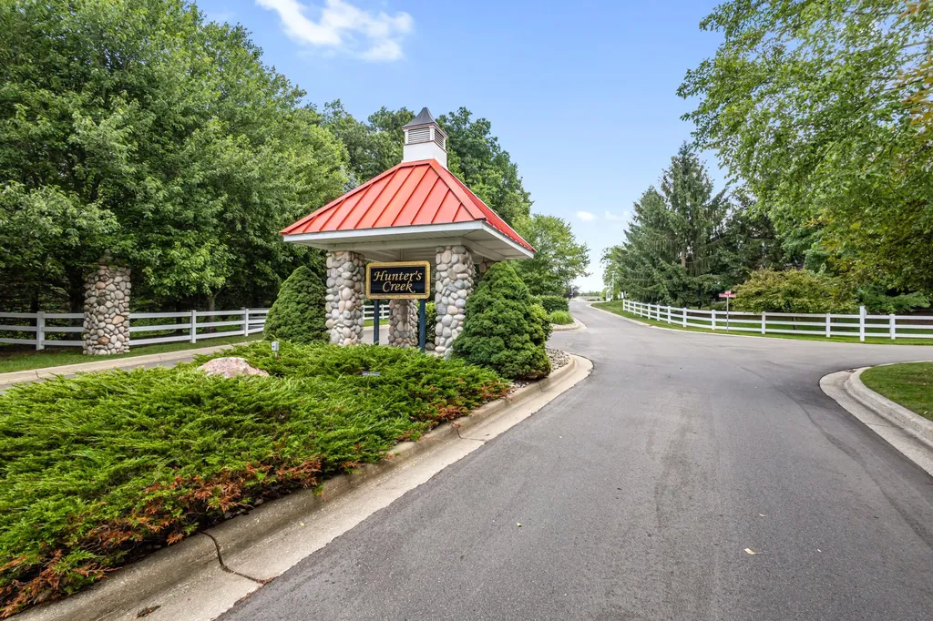 2213 Hunters Pond Comstock Charter Township MI 49048