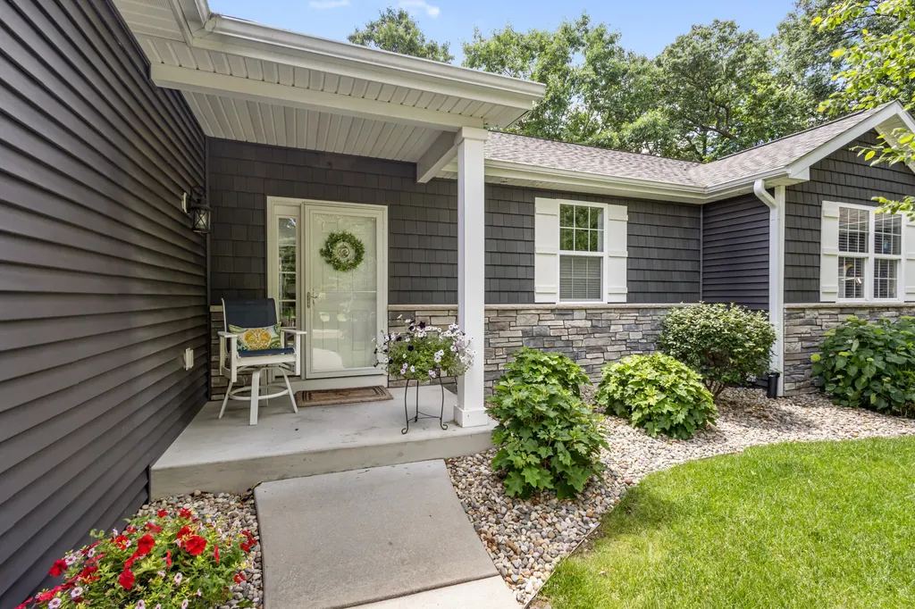2213 Hunters Pond Comstock Charter Township MI 49048