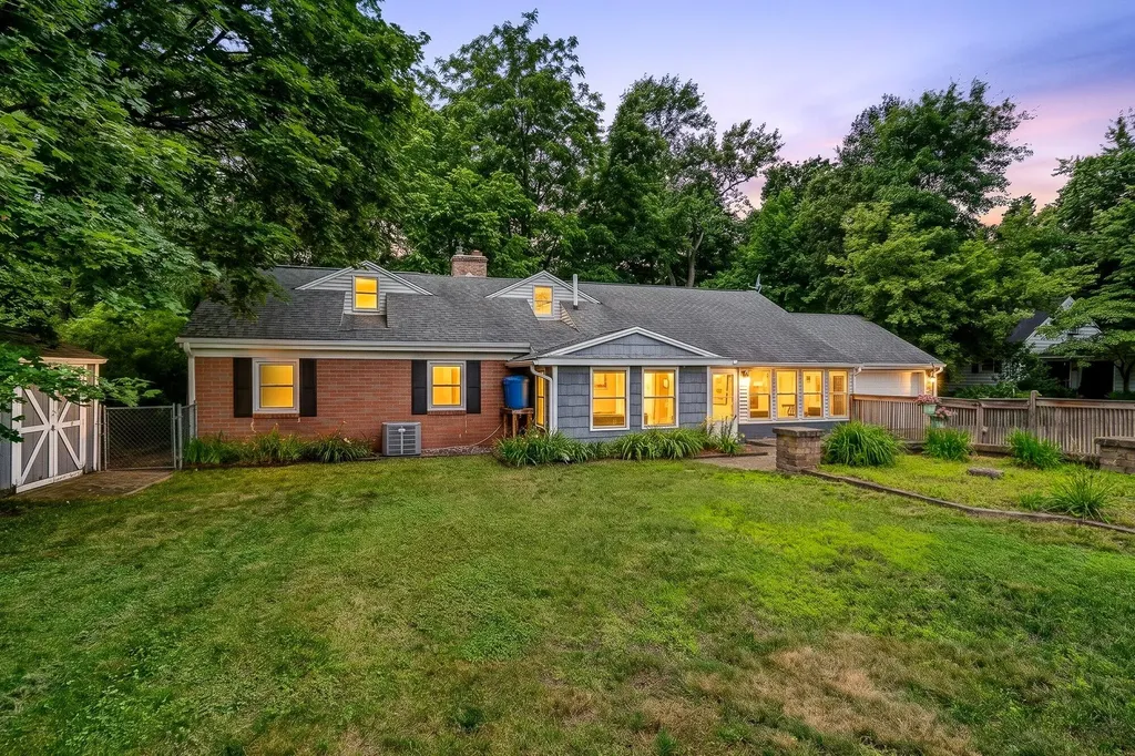 1218 Pinehurst Boulevard Kalamazoo Charter Township MI 49006