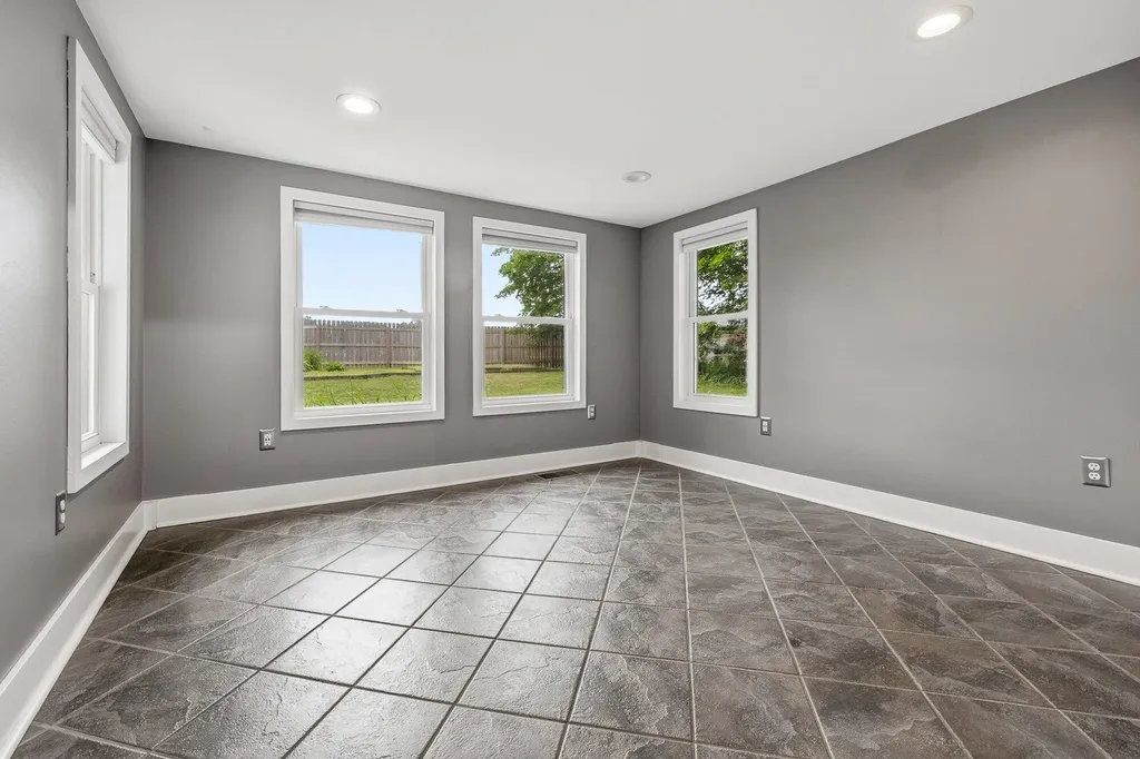 1218 Pinehurst Boulevard Kalamazoo Charter Township MI 49006