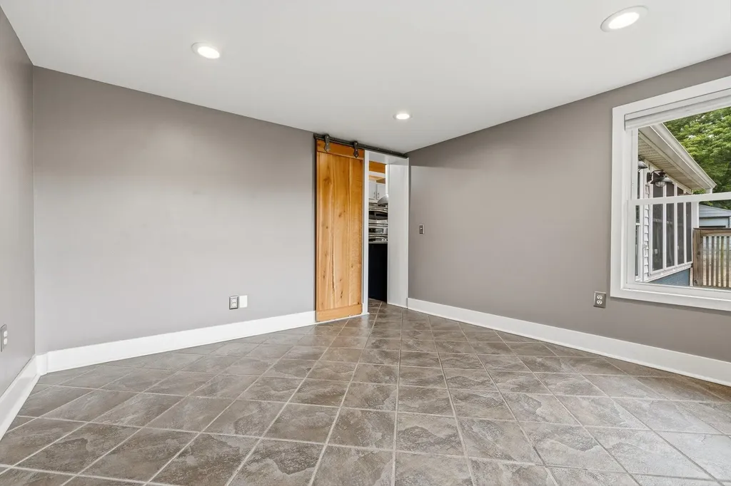 1218 Pinehurst Boulevard Kalamazoo Charter Township MI 49006