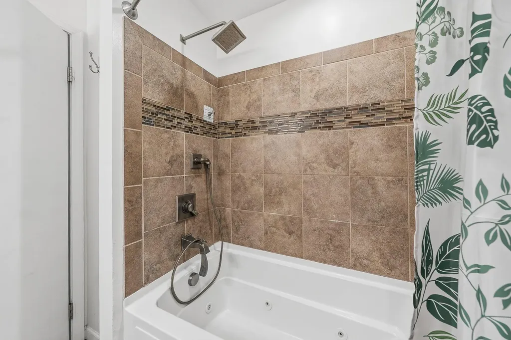 1218 Pinehurst Boulevard Kalamazoo Charter Township MI 49006