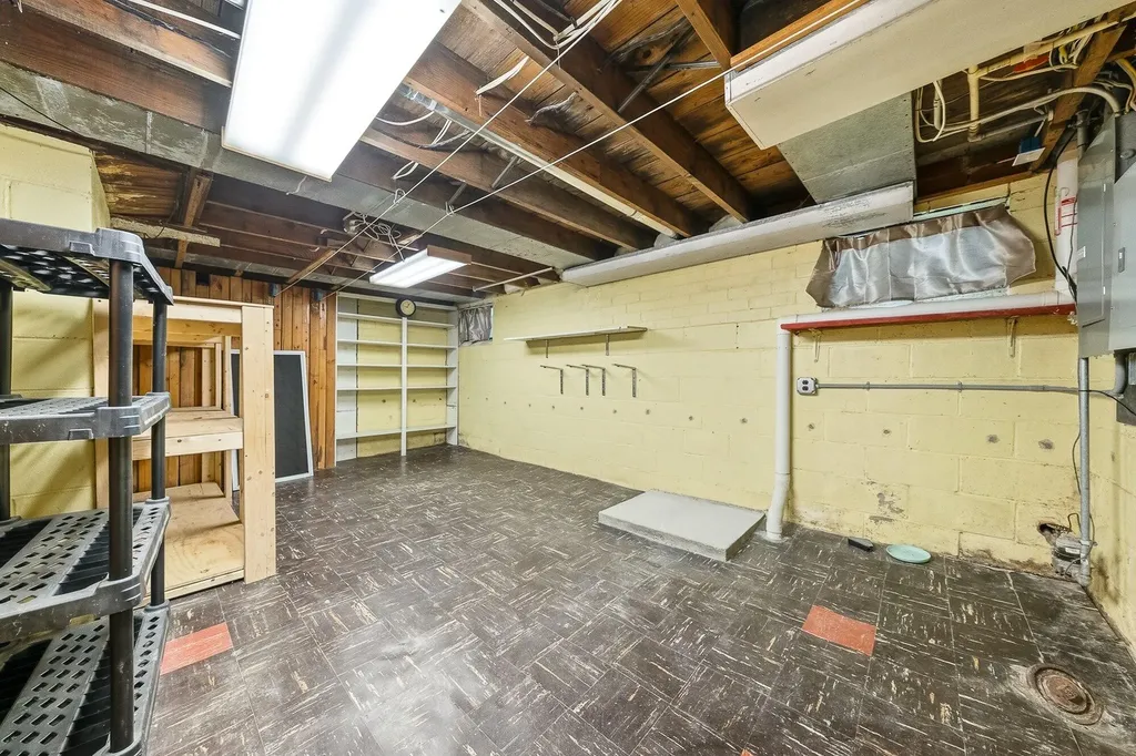 1218 Pinehurst Boulevard Kalamazoo Charter Township MI 49006