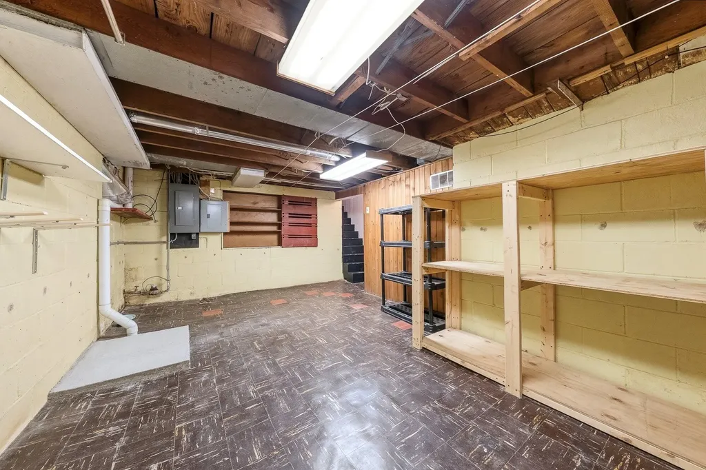 1218 Pinehurst Boulevard Kalamazoo Charter Township MI 49006