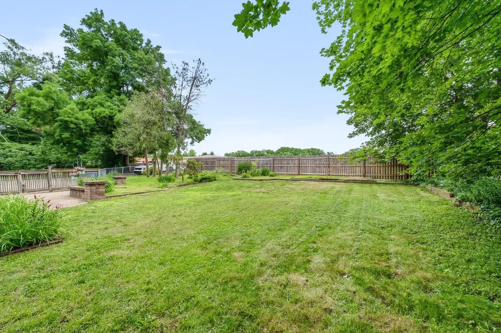 1218 Pinehurst Boulevard Kalamazoo Charter Township MI 49006