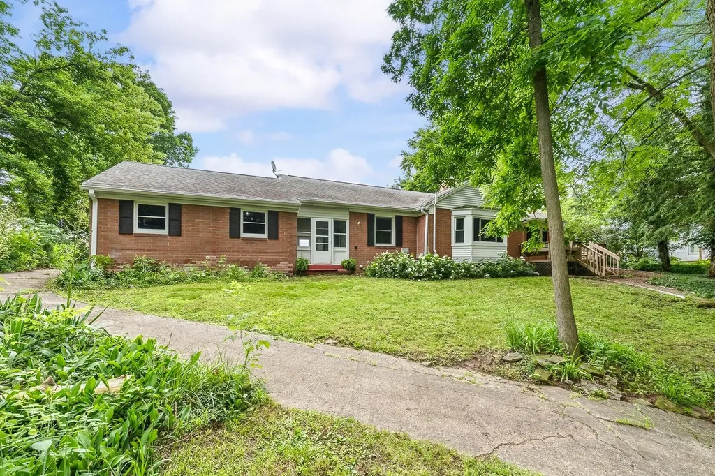 1218 Pinehurst Boulevard Kalamazoo Charter Township MI 49006