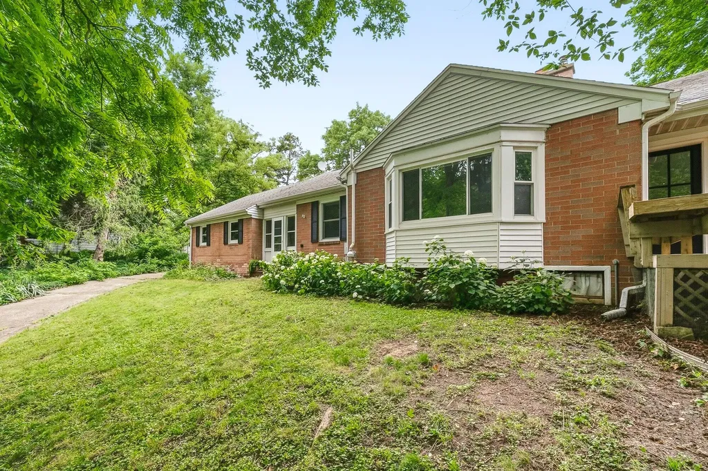 1218 Pinehurst Boulevard Kalamazoo Charter Township MI 49006