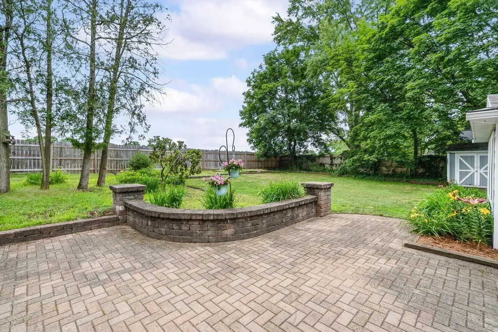 1218 Pinehurst Boulevard Kalamazoo Charter Township MI 49006