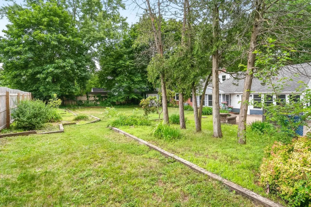 1218 Pinehurst Boulevard Kalamazoo Charter Township MI 49006