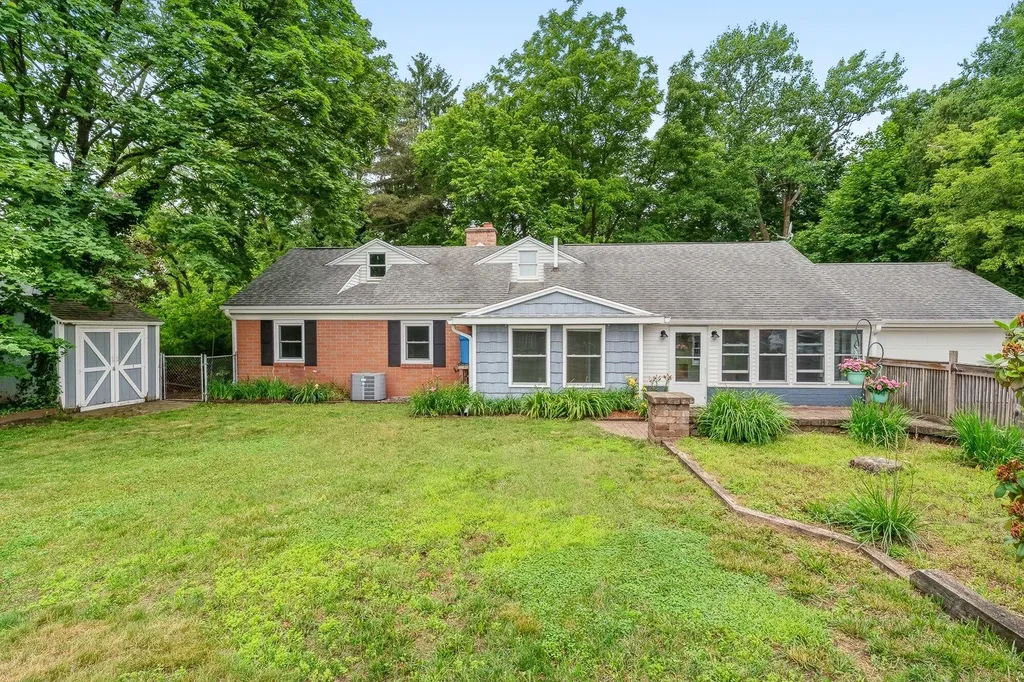 1218 Pinehurst Boulevard Kalamazoo Charter Township MI 49006