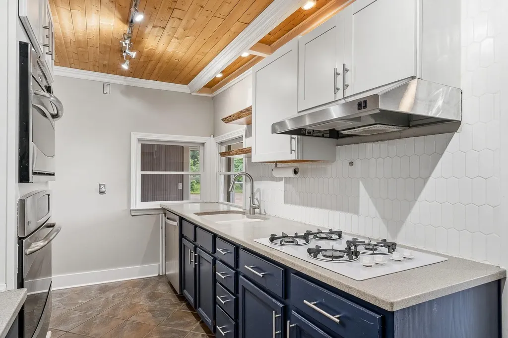 1218 Pinehurst Boulevard Kalamazoo Charter Township MI 49006