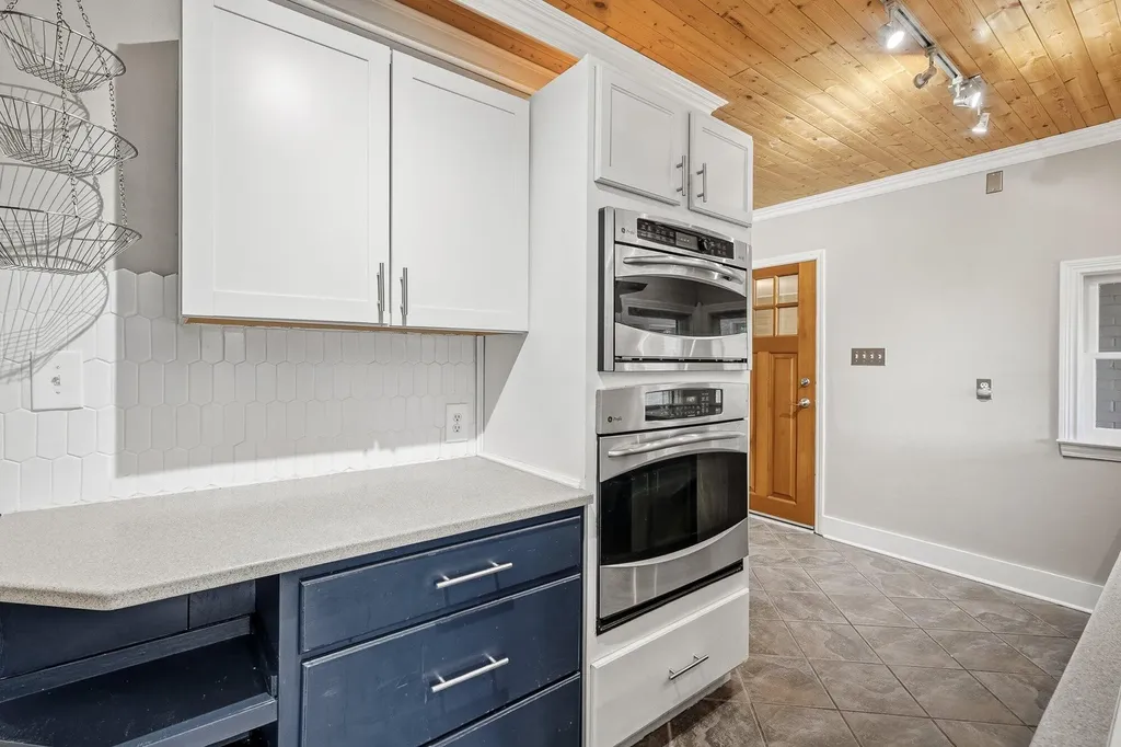 1218 Pinehurst Boulevard Kalamazoo Charter Township MI 49006
