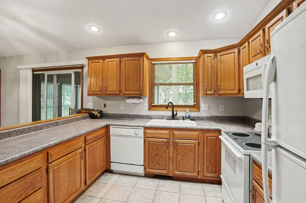 1498 Estero Drive Portage City MI 49002