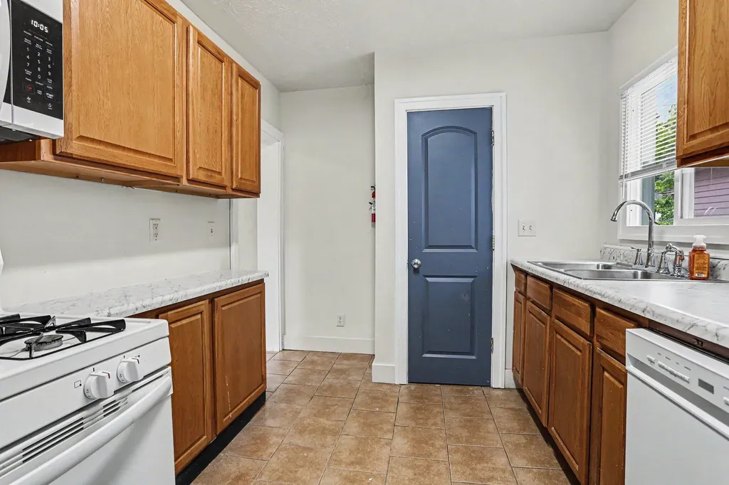 625 Mccourtie Street Kalamazoo City MI 49008