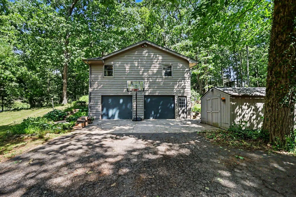 9408 E G Avenue Comstock Charter Township MI 49053