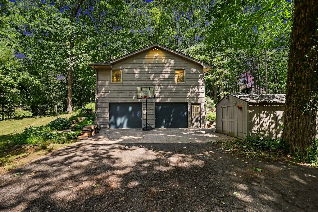 9408 E G Avenue Comstock Charter Township MI 49053