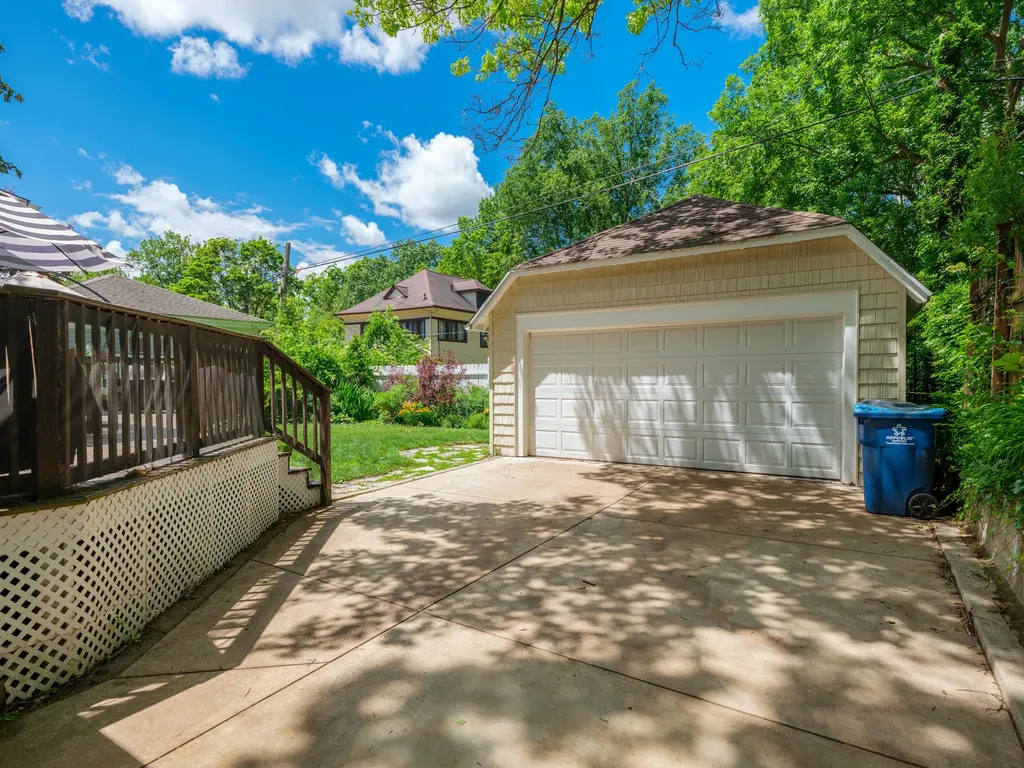 2318 Glenwood Drive Kalamazoo City MI 49008