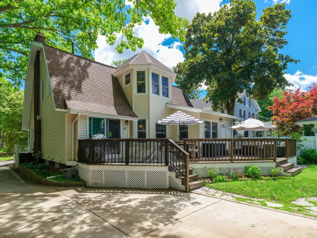 2318 Glenwood Drive Kalamazoo City MI 49008