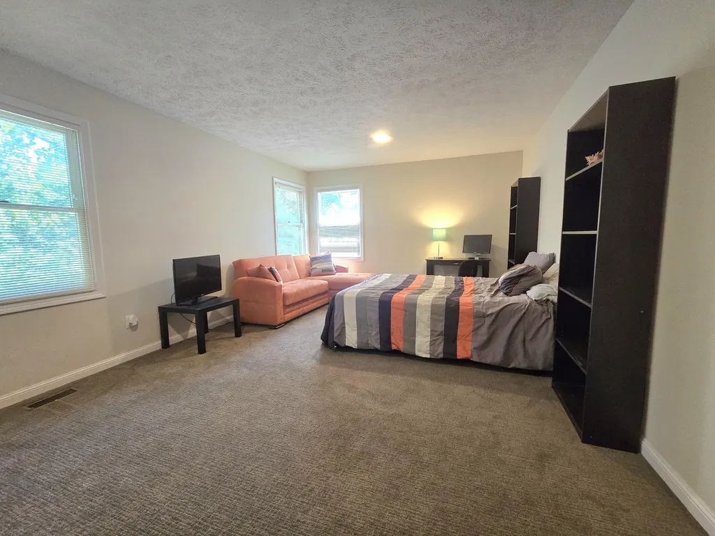 594 Springwood Drive Oshtemo Charter Township MI 49009