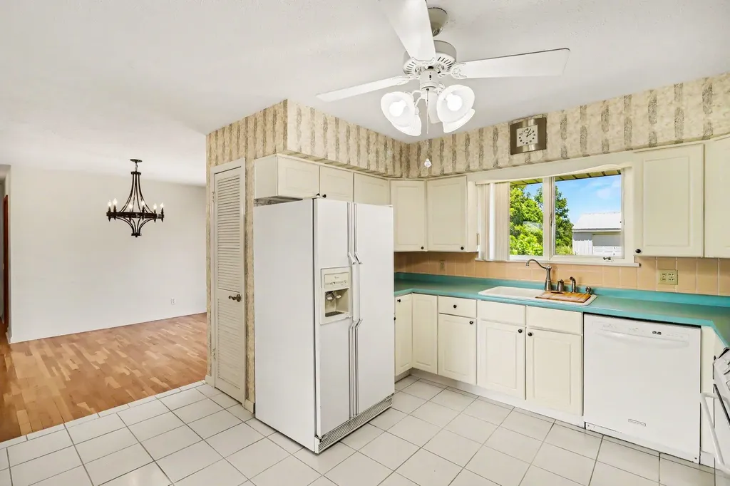 3865 E Empire Avenue Benton Charter Township MI 49022