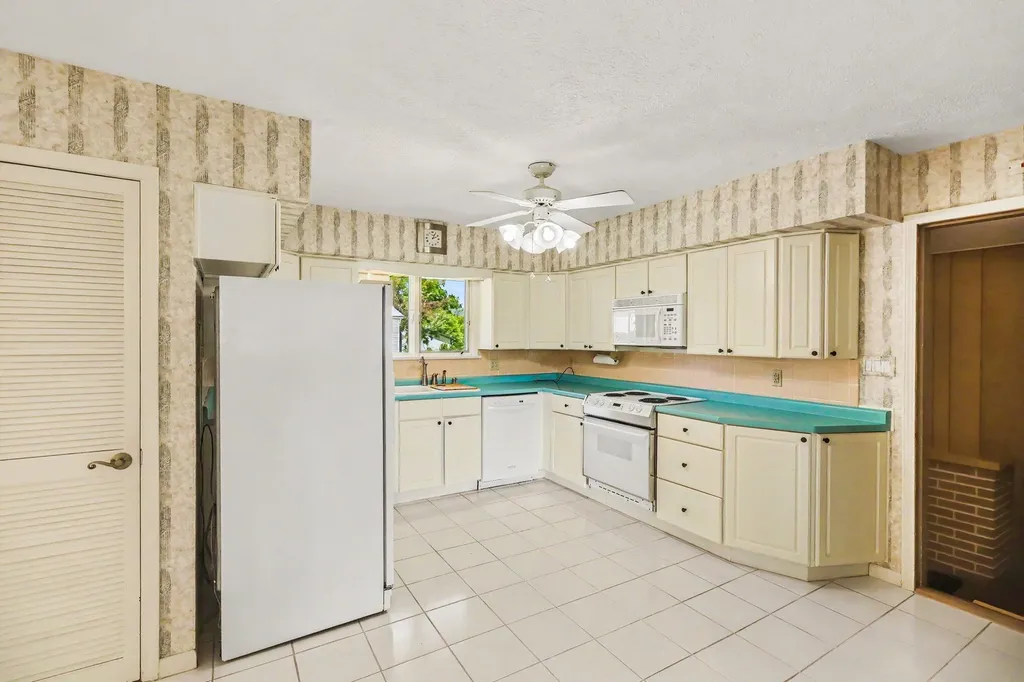 3865 E Empire Avenue Benton Charter Township MI 49022