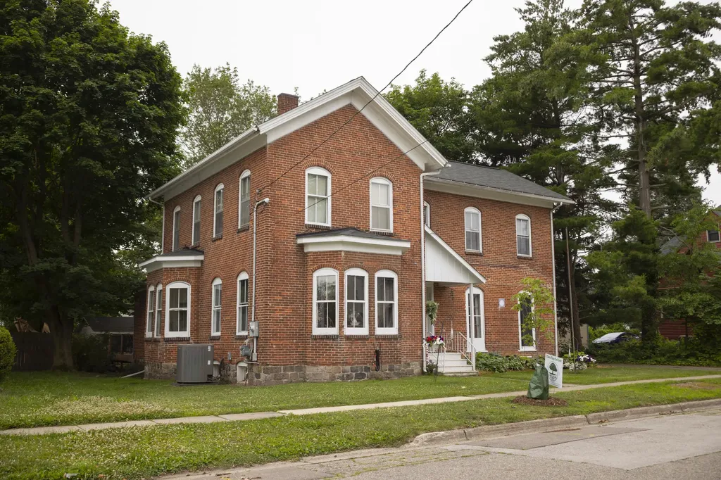 112 E Maple Street Vicksburg Village MI 49097