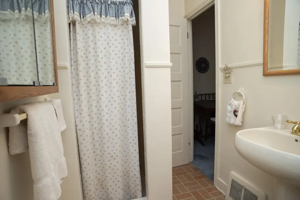 112 E Maple Street Vicksburg Village MI 49097