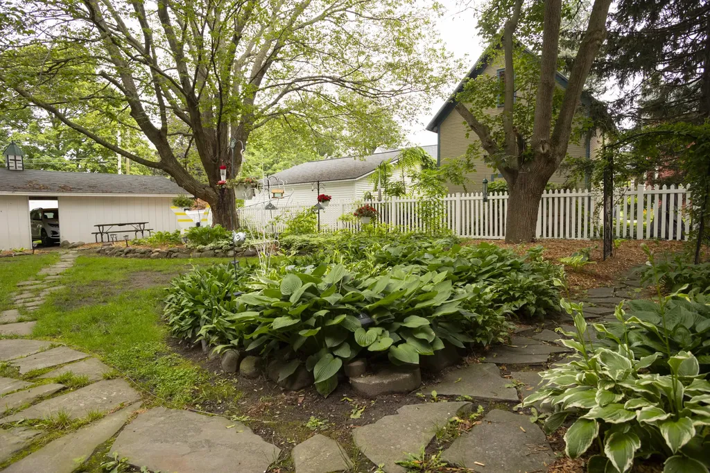 112 E Maple Street Vicksburg Village MI 49097