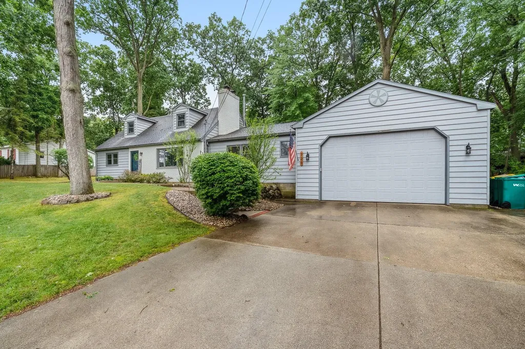 726 Lakeview Drive Portage City MI 49002