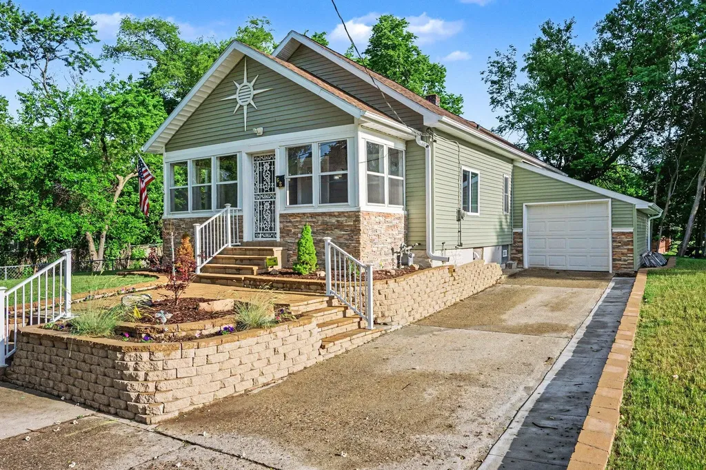 68 W Baldwin Avenue W Battle Creek City MI 49037