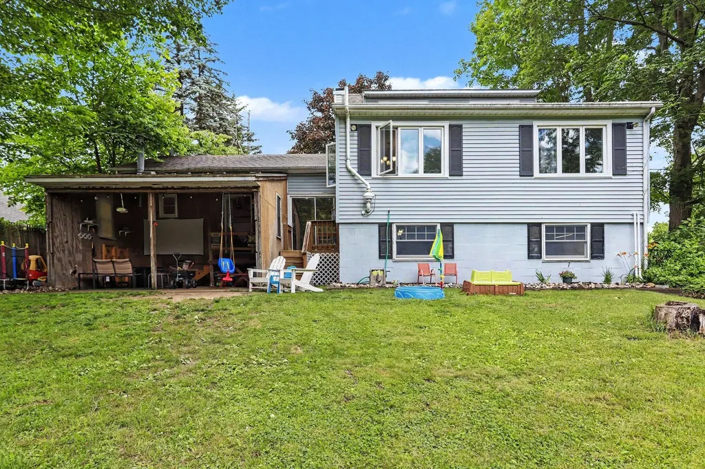 2518 E G Avenue Kalamazoo City MI 49004